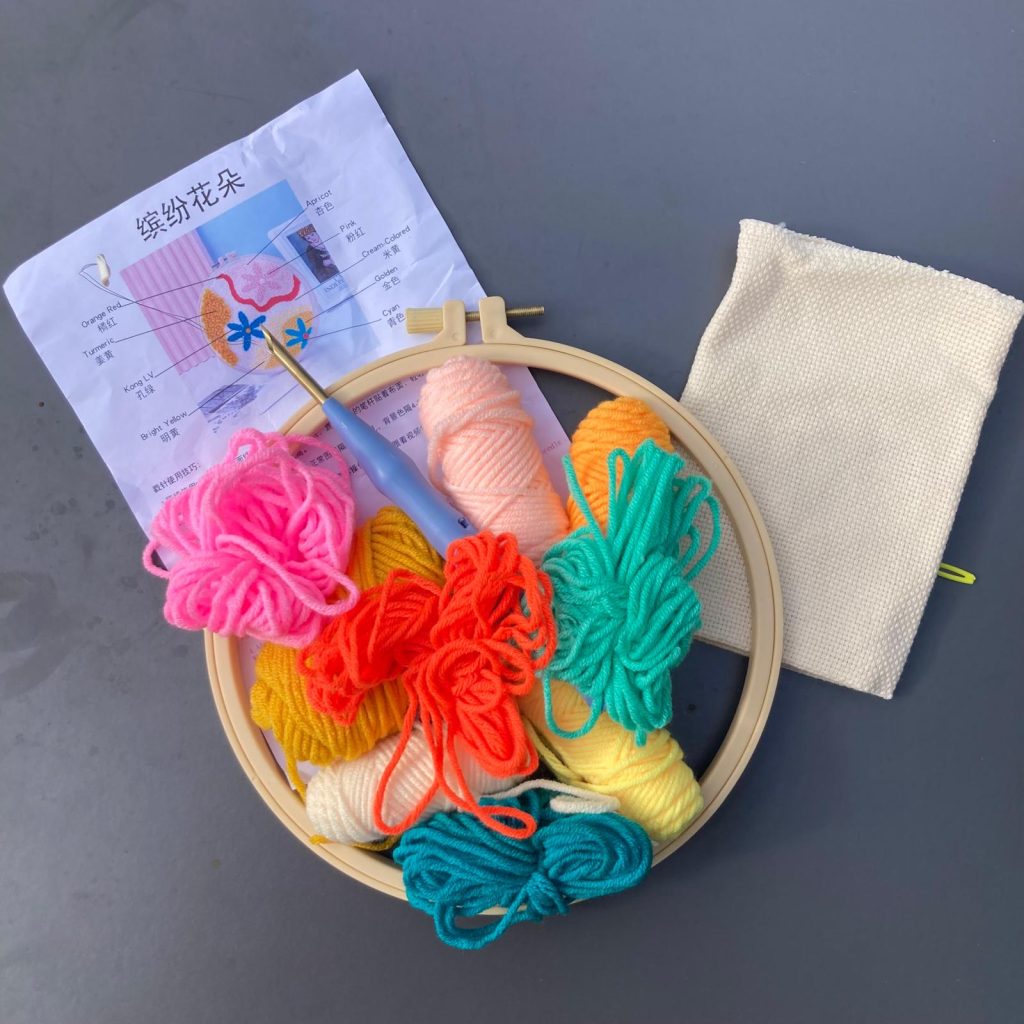 contenu du kit de punch needle du site kit-punchneedle.fr